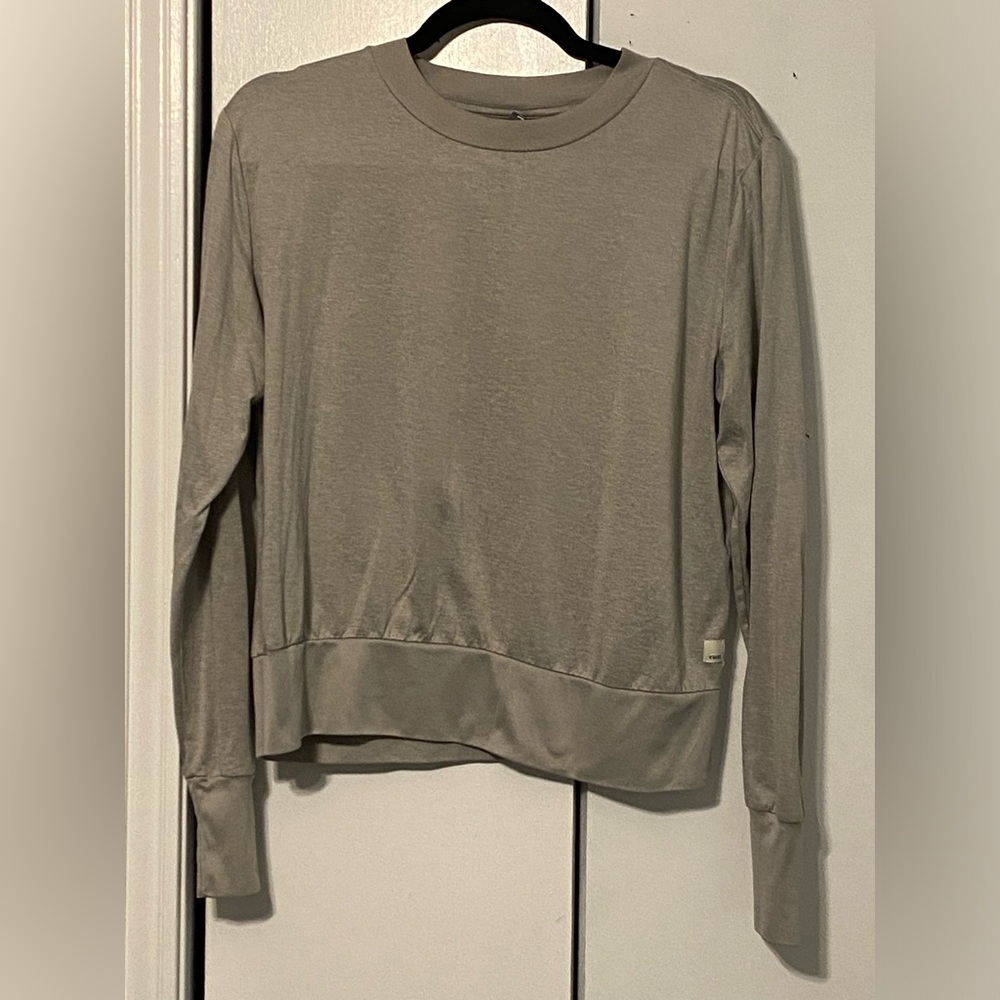 Vuori long sleeve shirt